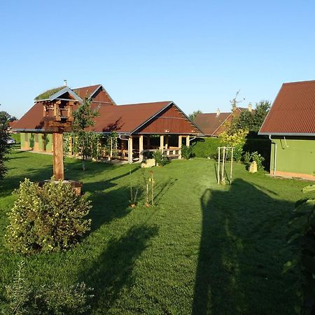 Penzion Pod Vapenkami Straznice Exterior photo